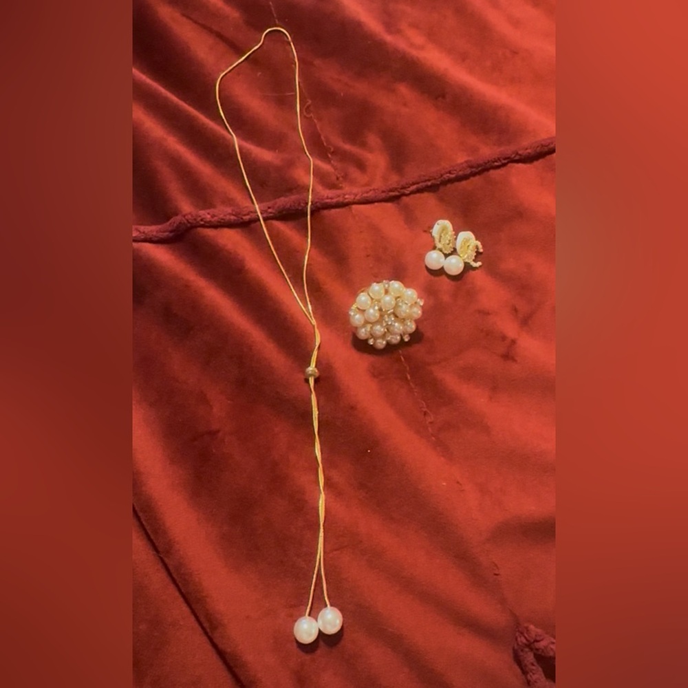 Elegant Gold and Pearl Jewelry Set